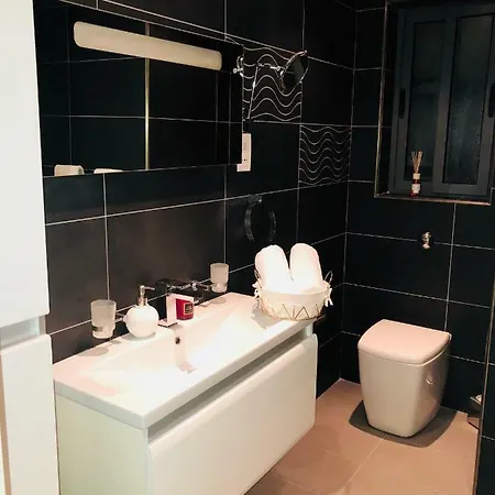 Window On The Sea Apartment