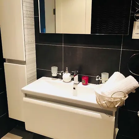 Window On The Sea 公寓